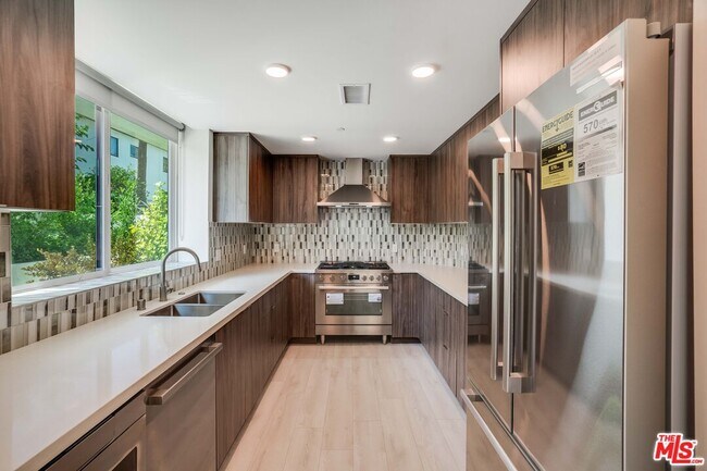 Building Photo - 1021 S Shenandoah St