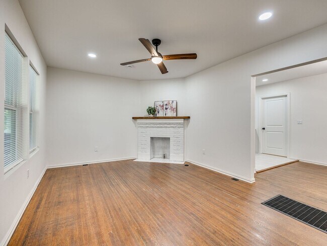 Building Photo - 64 N Gillette Ave
