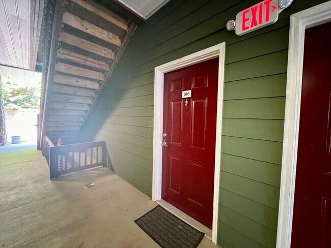 Building Photo - 3-Bed, 2-Bath Condo with Garage! One month...
