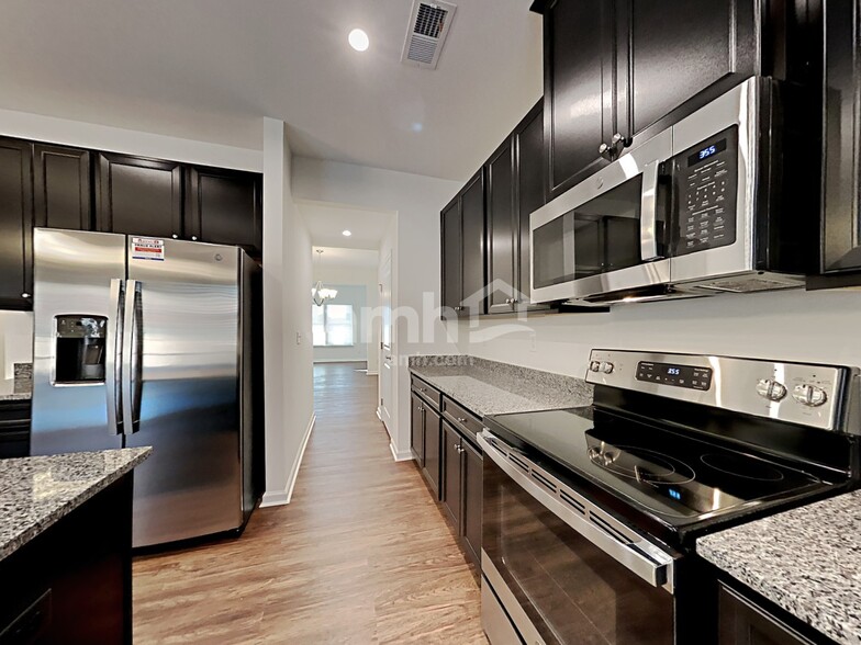 Building Photo - 5062 Twin River Dr