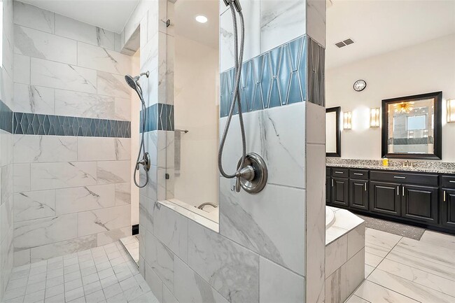 Building Photo - 225 Escarpment Wy