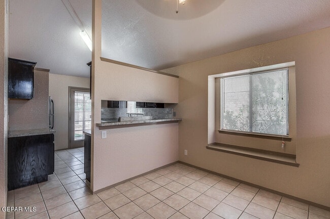 Building Photo - 4517 Loma De Cobre Dr