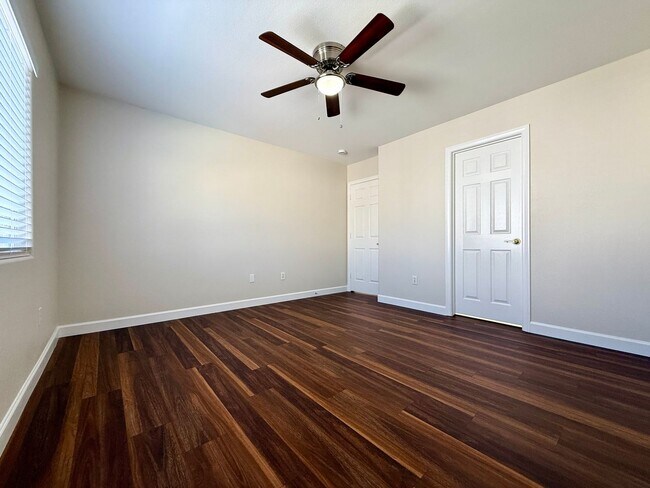 Building Photo - 3 Bedrooms | 2.5 Bathrooms-
