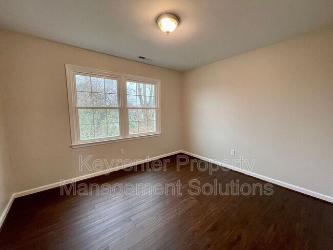Building Photo - 1614 Plunkett St