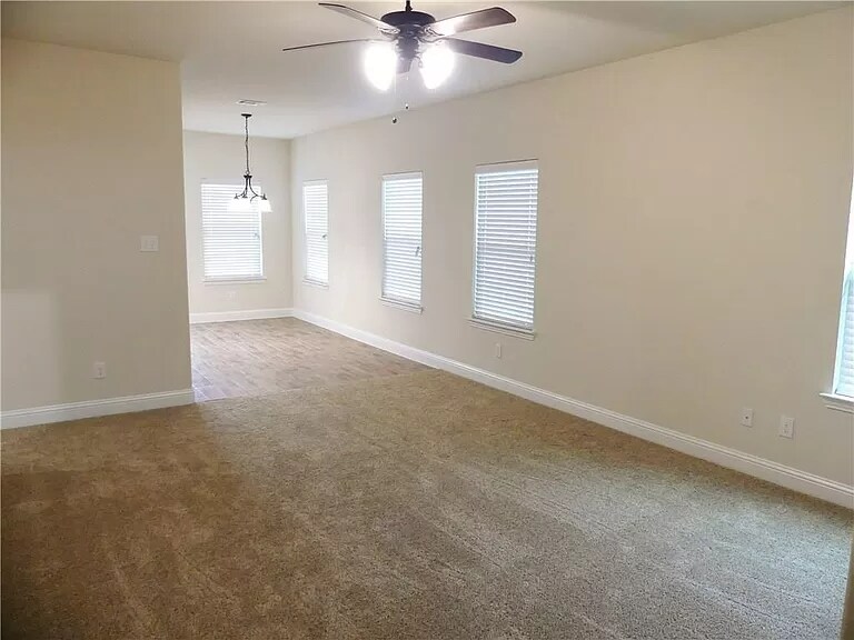 Building Photo - 624 Redwood Dr