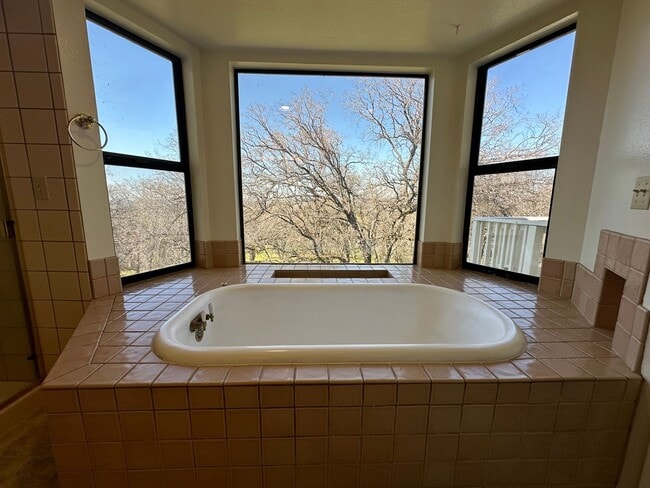 Building Photo - Gorgeous Multilevel 4 Bedroom 2.5 Bathroom Home on Acreage