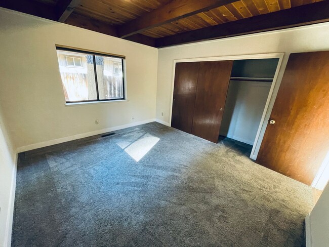 Building Photo - Spacious 4 bed 3 bath house for RENT in So...