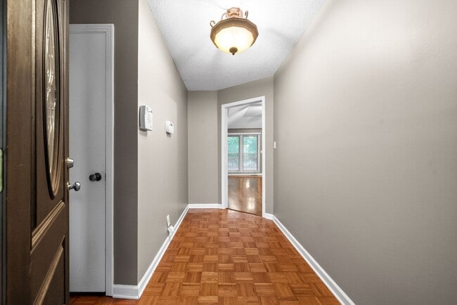 Building Photo - 735 Cayce Dr