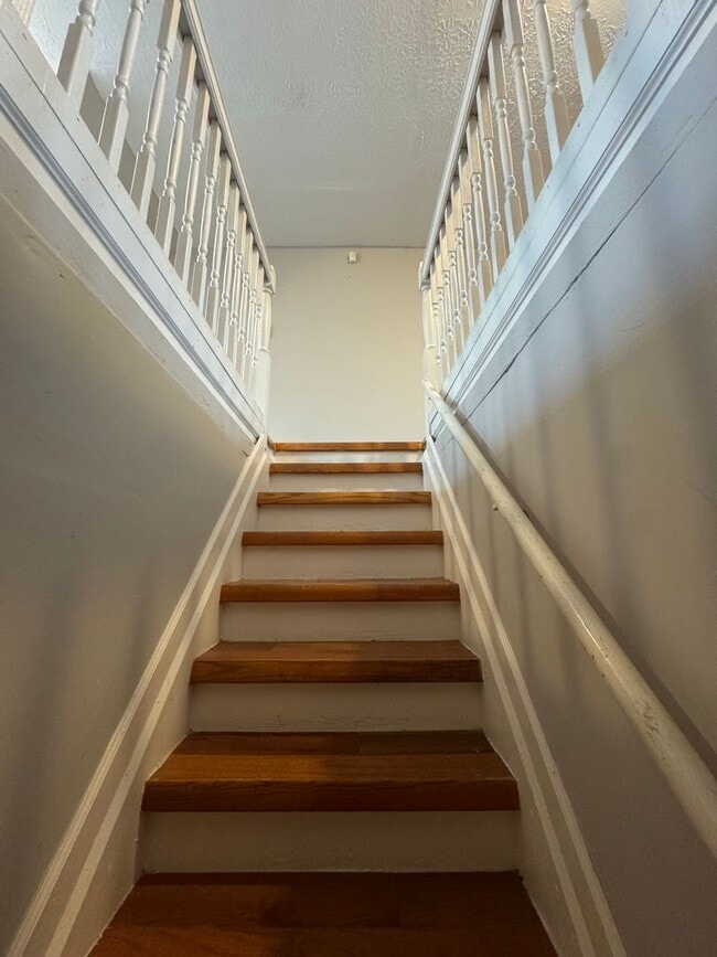 Building Photo - Charming 2 Bedroom 2 Bathroom House in Lawrenceville!