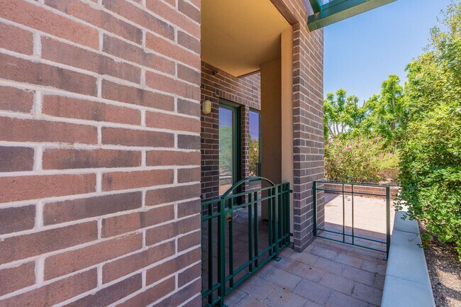 Building Photo - 16 W Encanto Blvd