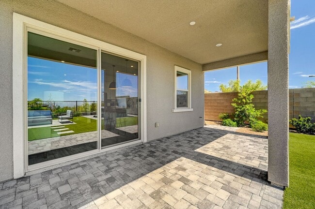 Building Photo - Stunning Fully Furnished 5-Bedroom Home in...