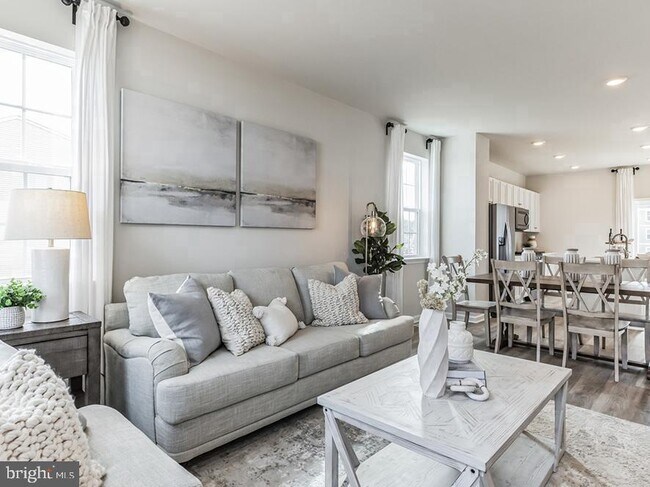 Building Photo - 216 Macoun Way