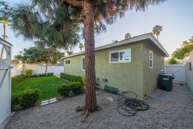 Building Photo - Charming Redondo Beach Home Rental!