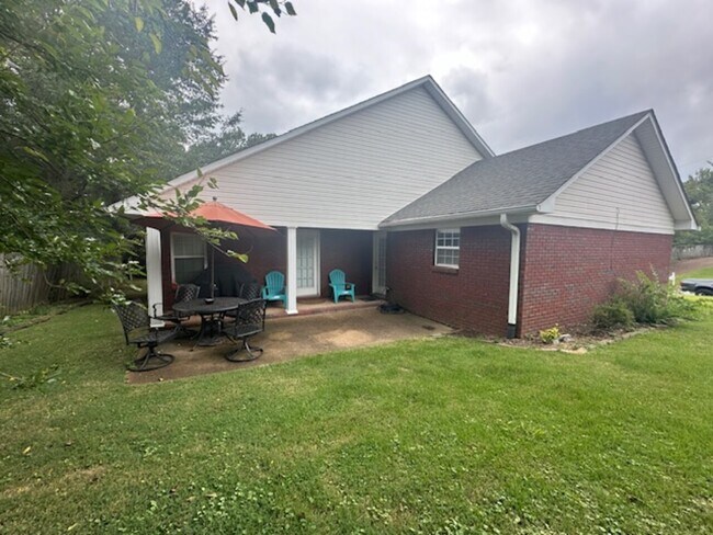 Building Photo - 4 Walnut Grove Cove