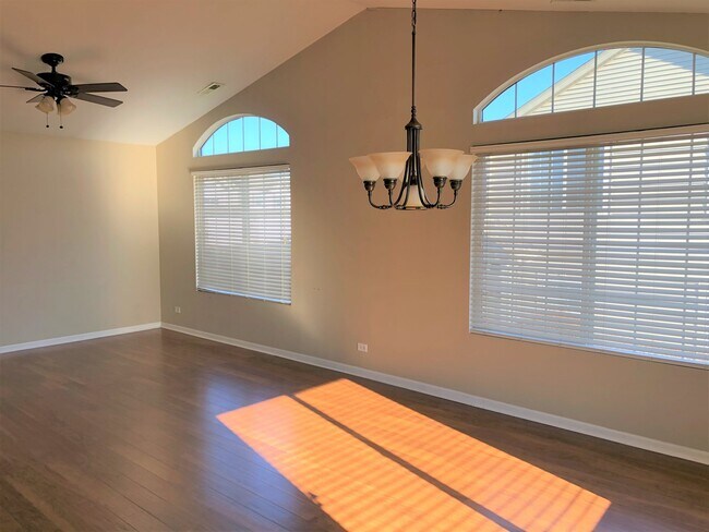 Building Photo - 1609 Fredericksburg Ln