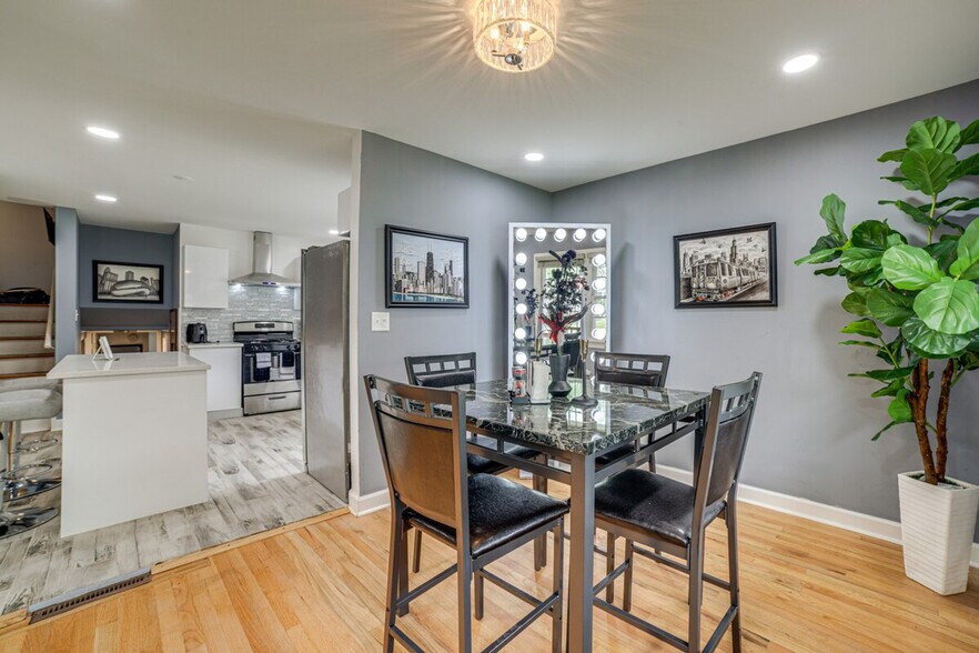 Building Photo - 737 E 157th Pl