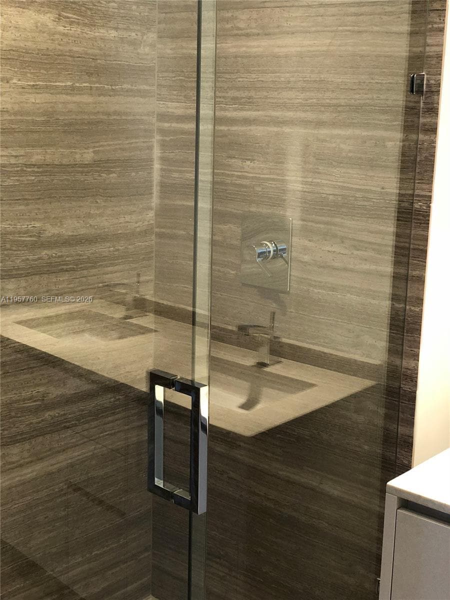 Building Photo - 1010 Brickell Ave