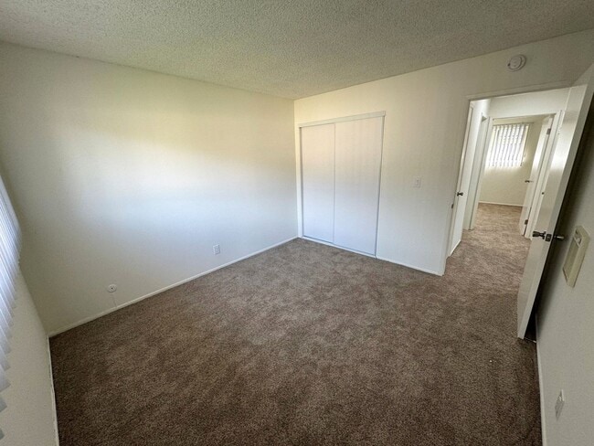 Building Photo - Downstairs 2 Bedroom + 1 Bath McKeon Condo