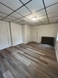 Building Photo - 136 E Walnut St