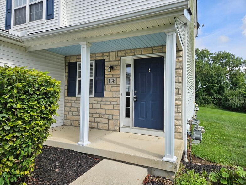 Front Porch - 138 Wagnalls Ct
