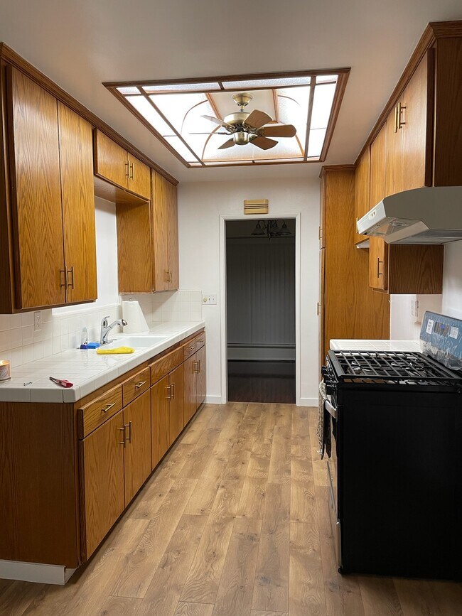 Kitchen - 11732 Mapledale St