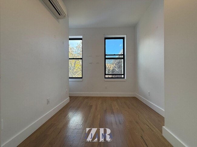 Building Photo - 104 Graham Ave