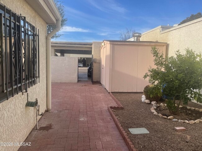 Building Photo - 716 N Hayden Dr