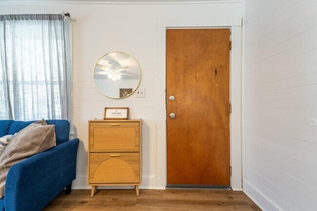 Building Photo - 614 E Brushy Valley Dr