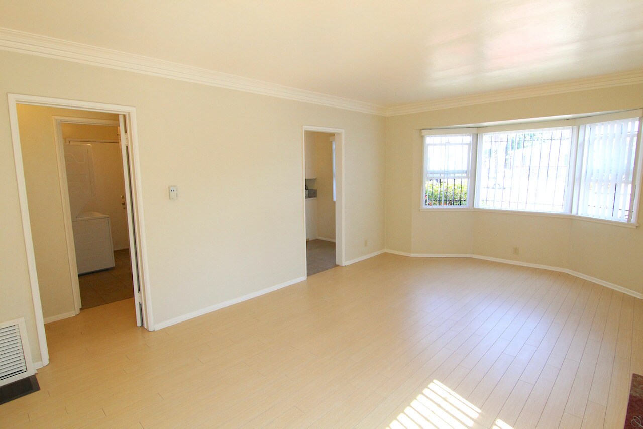 Building Photo - 1316 Centinela Ave