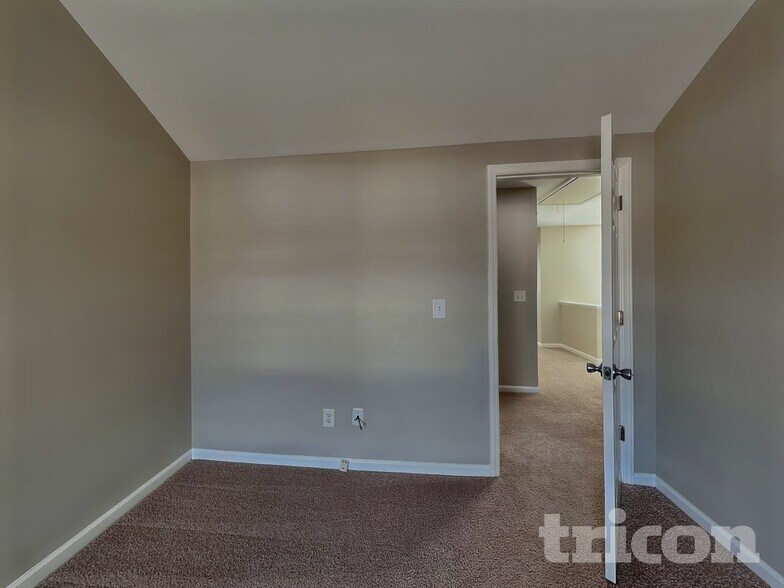 Building Photo - 3755 Burtons Barn St