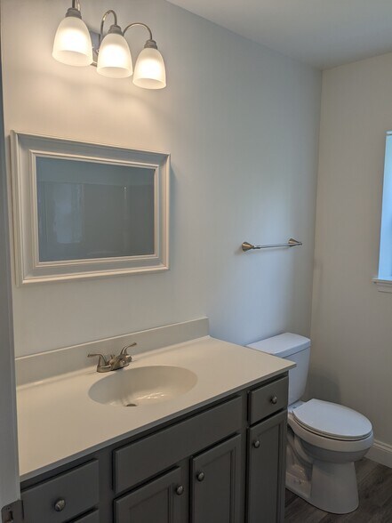 Building Photo - 329 York Rd