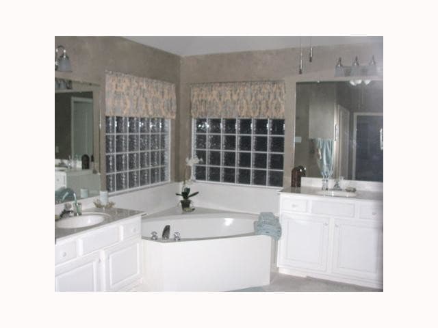 Building Photo - 2103 Dagama Dr