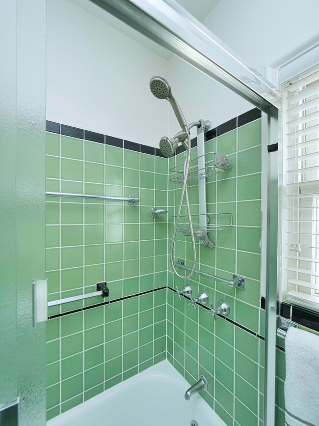 Building Photo - 1718 Le Roy Ave