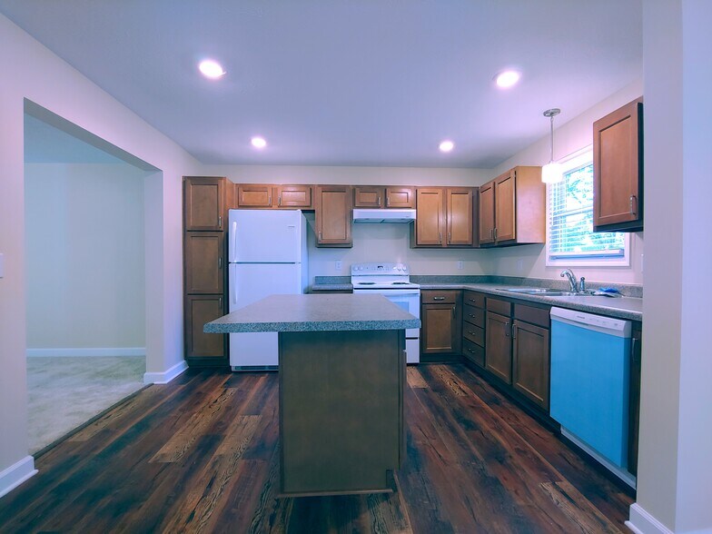 Kitchen - 7762 Knue Rd