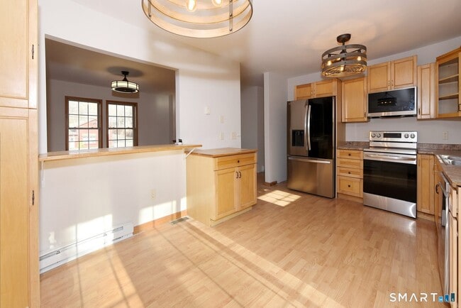 Building Photo - 81 Middletown Ave