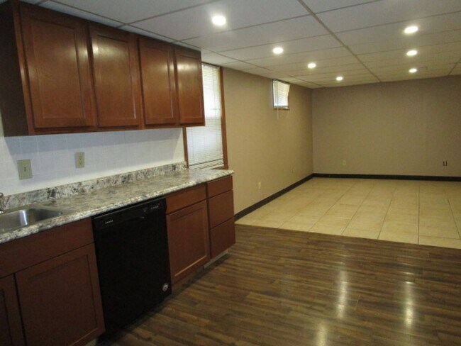 Building Photo - Fremont 1014