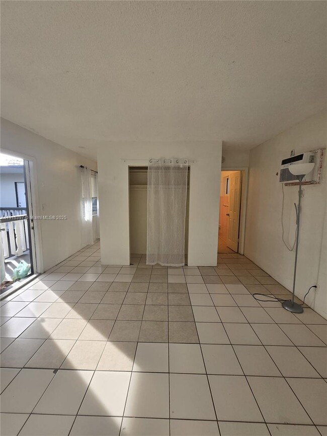 Building Photo - 1400 N 17th Ave