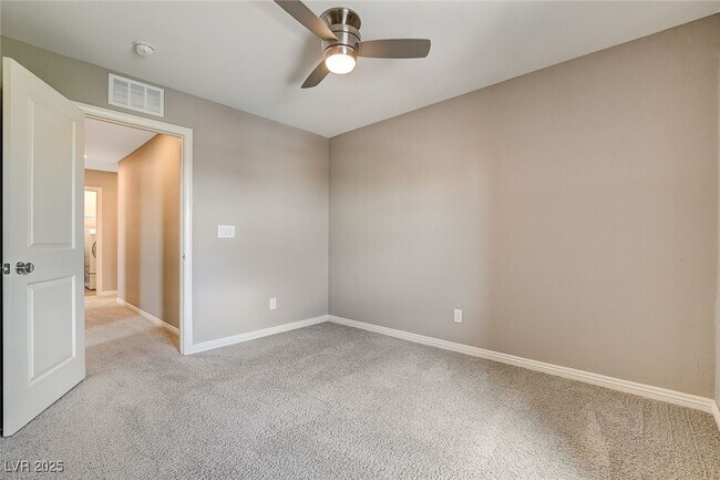 Building Photo - 6237 Fallsview Ct