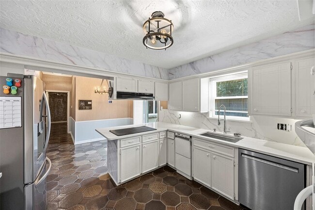 Building Photo - 10703 Cypresswood Dr