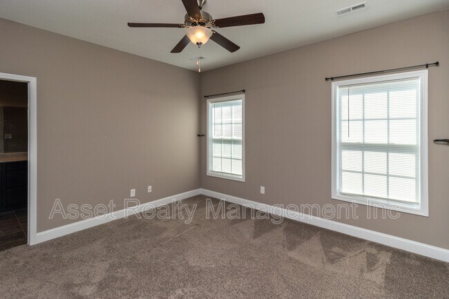 Building Photo - 509 Broadberry Ave