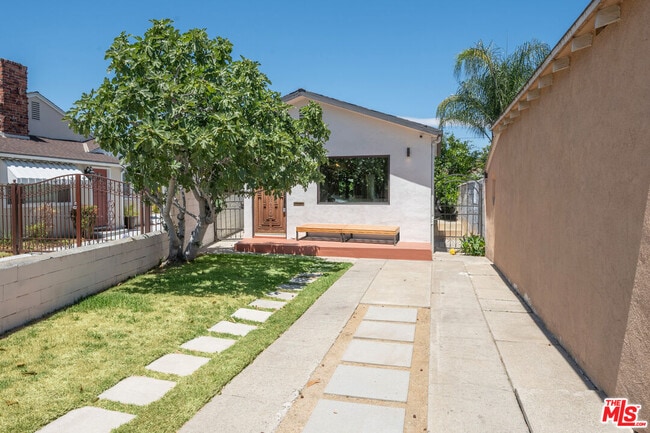 Primary Photo - 3111 Glenhurst Ave