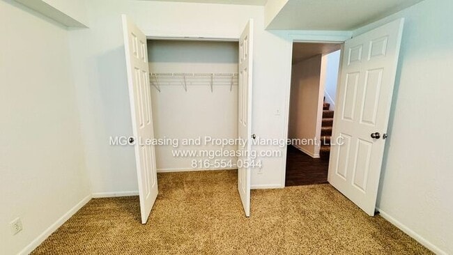 Building Photo - 3 bedroom Duplex with unique floor plan in...