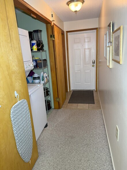 Building Photo - 61 Hawthorne Cir