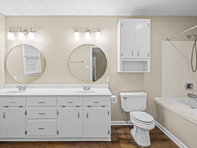 Building Photo - Willow Springs Home