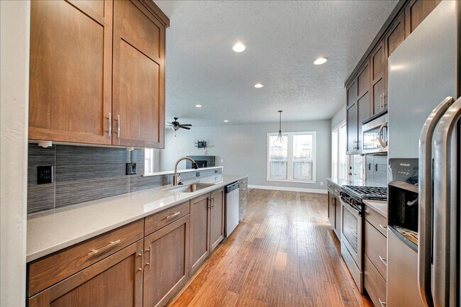 Building Photo - Modern 2 Story Home in North End!