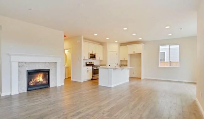 Building Photo - 4314 Andasio Loop SE