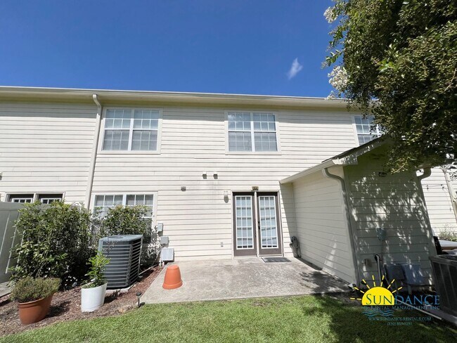 Building Photo - Charming 3 Bedroom Eagles Landing Townhous...