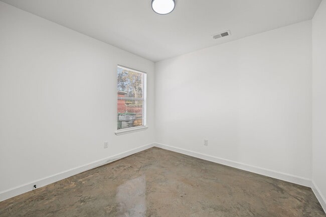 Building Photo - 2853-2855 CHOCTAW AVE