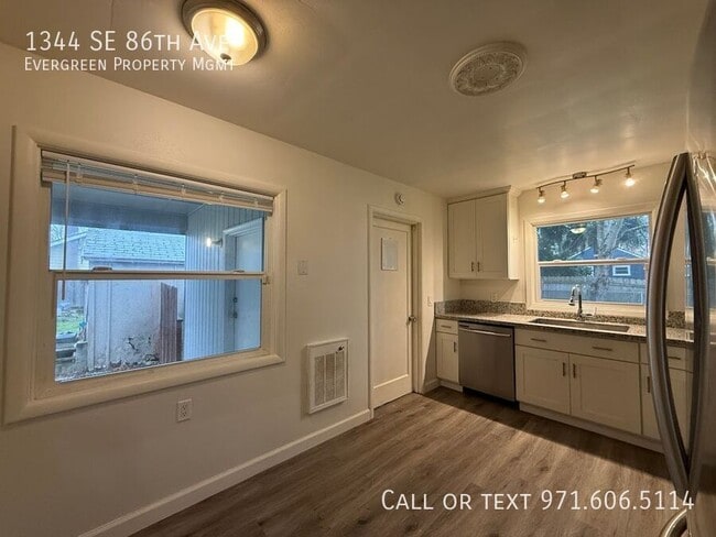 Building Photo - 1344 SE 86th Ave