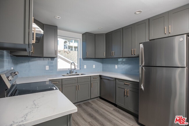 Building Photo - 1430 W 9th St